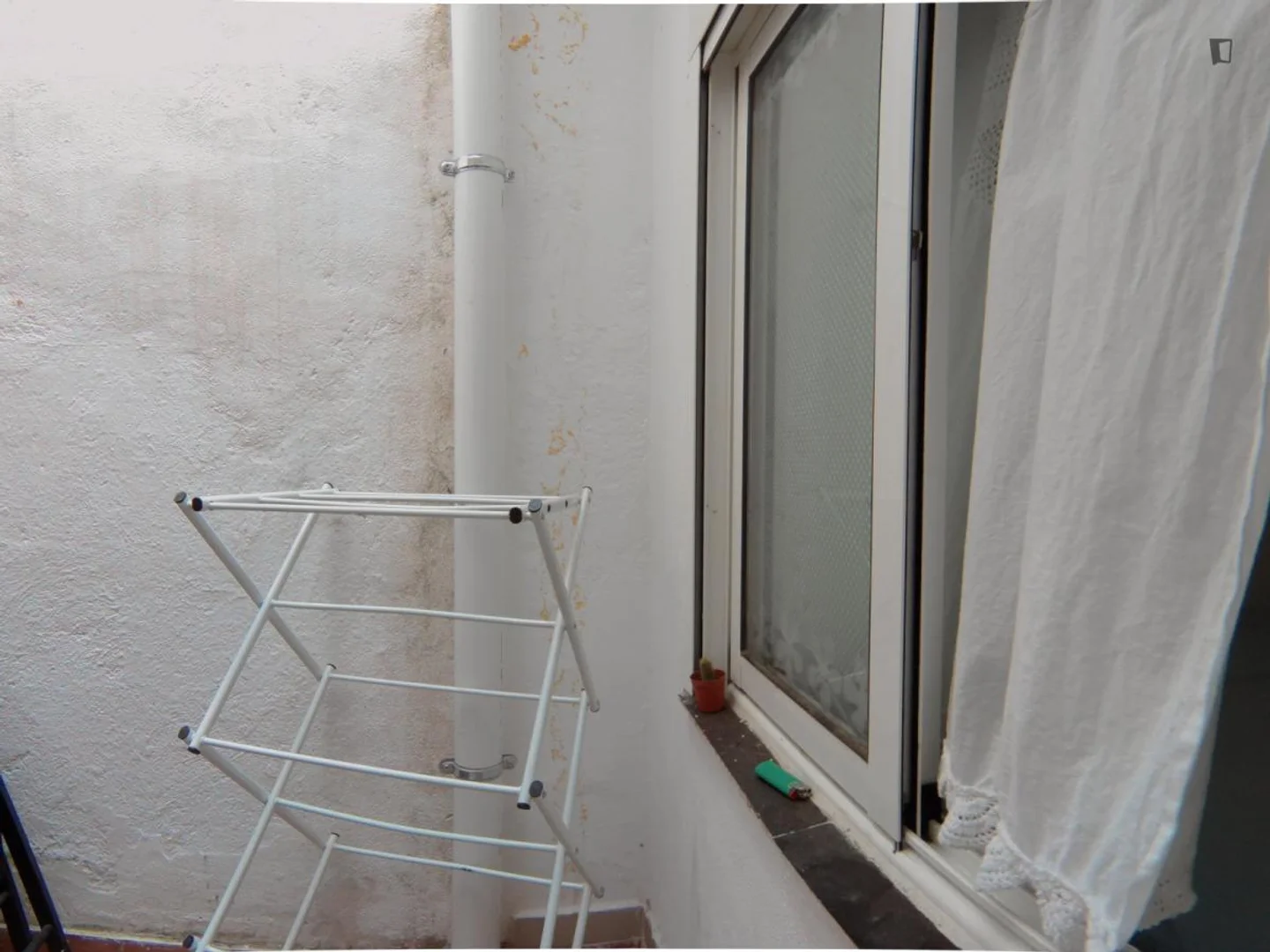Quarto para alugar em apartamento de estudantes em , totalmente mobilado