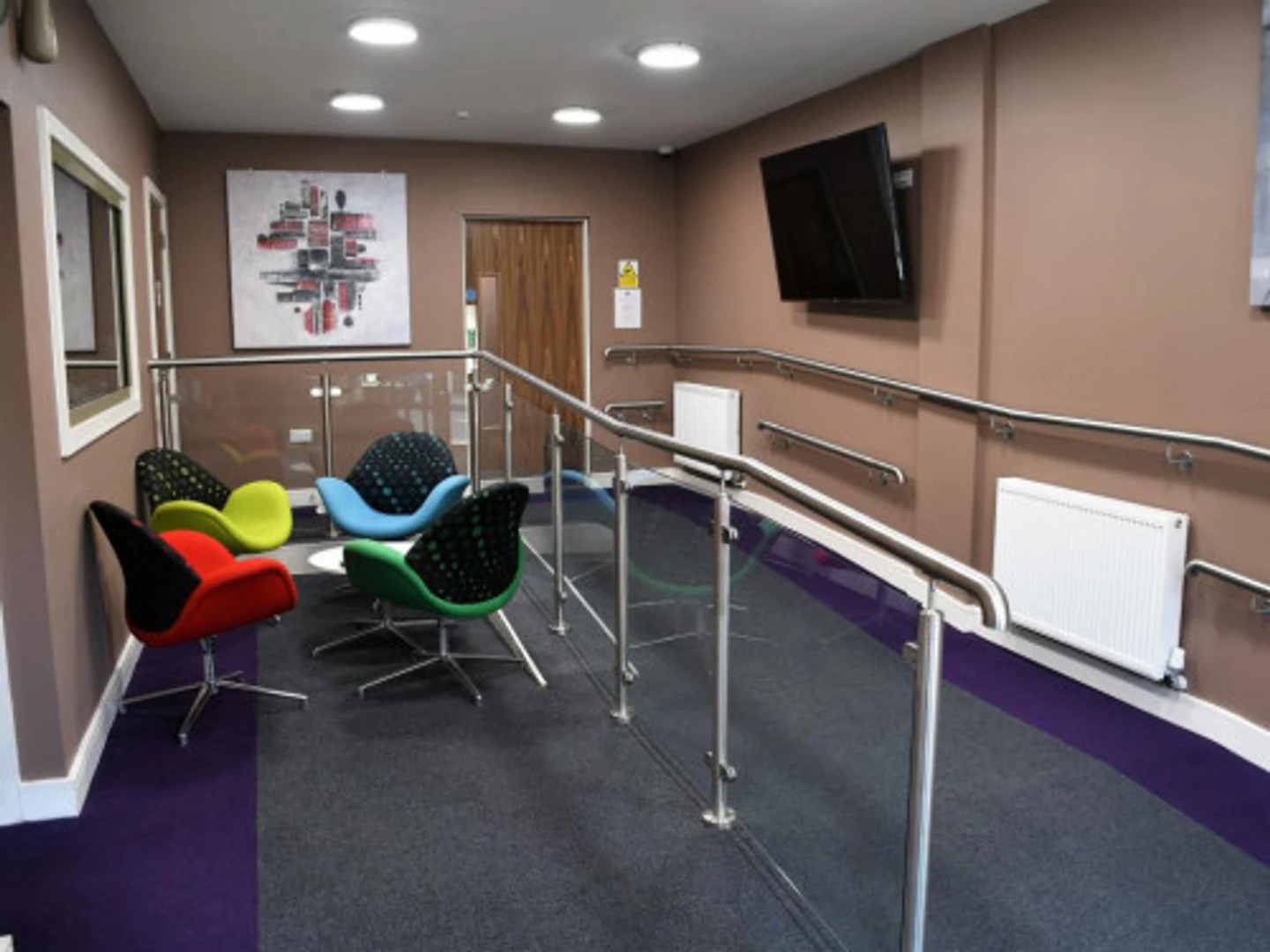 Affordable room for students with ample lighting in 