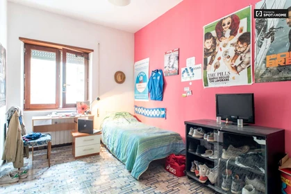 Cheap private room in Roma