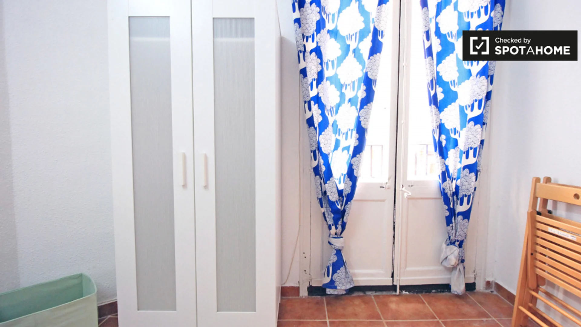 Habitación estudiantil económica cerca del campus en 