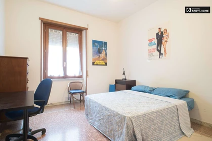 Cheap private room in Roma