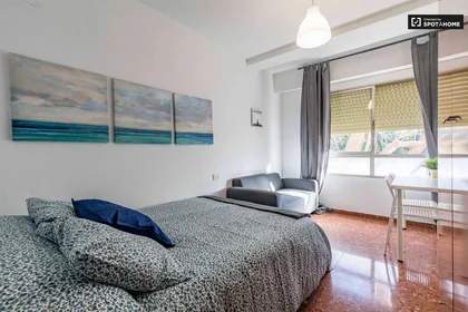 Privatzimmer in der Carrer de la Vall de la Ballestera, bild 1 von 10