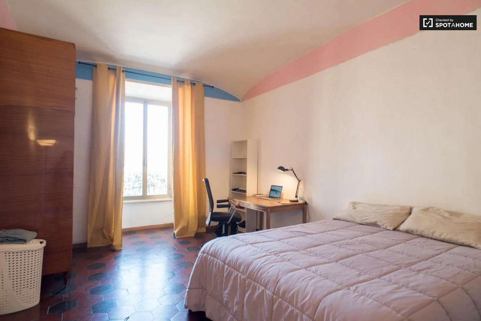 Chambre d'étudiant confortable et spacieuse dans 