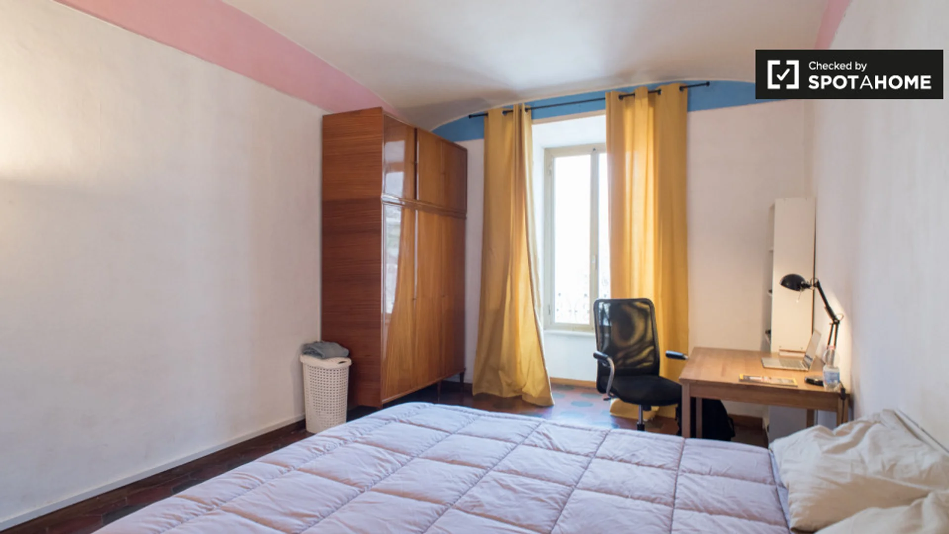 Chambre d'étudiant économique avec emplacement pratique dans 