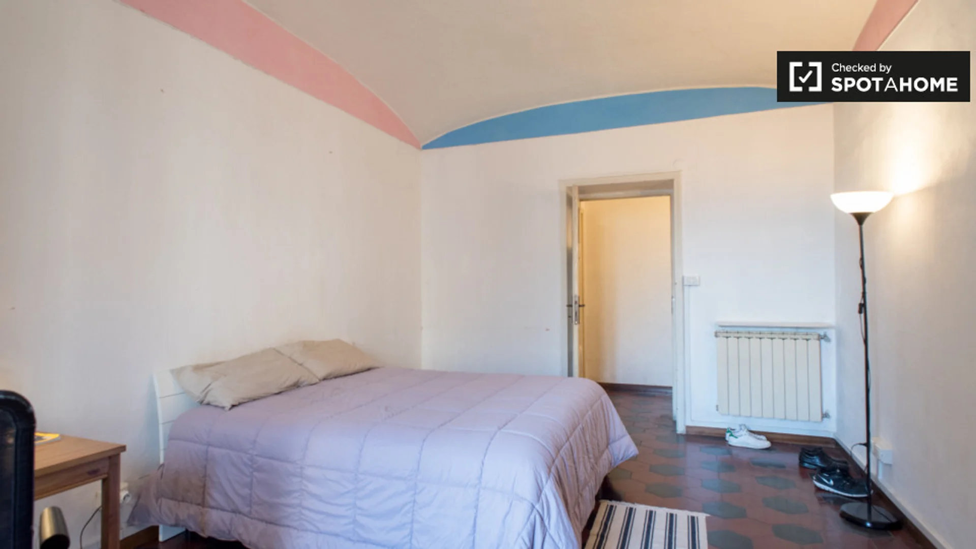 Chambre conviviale pour les étudiants dans  avec des équipements modernes