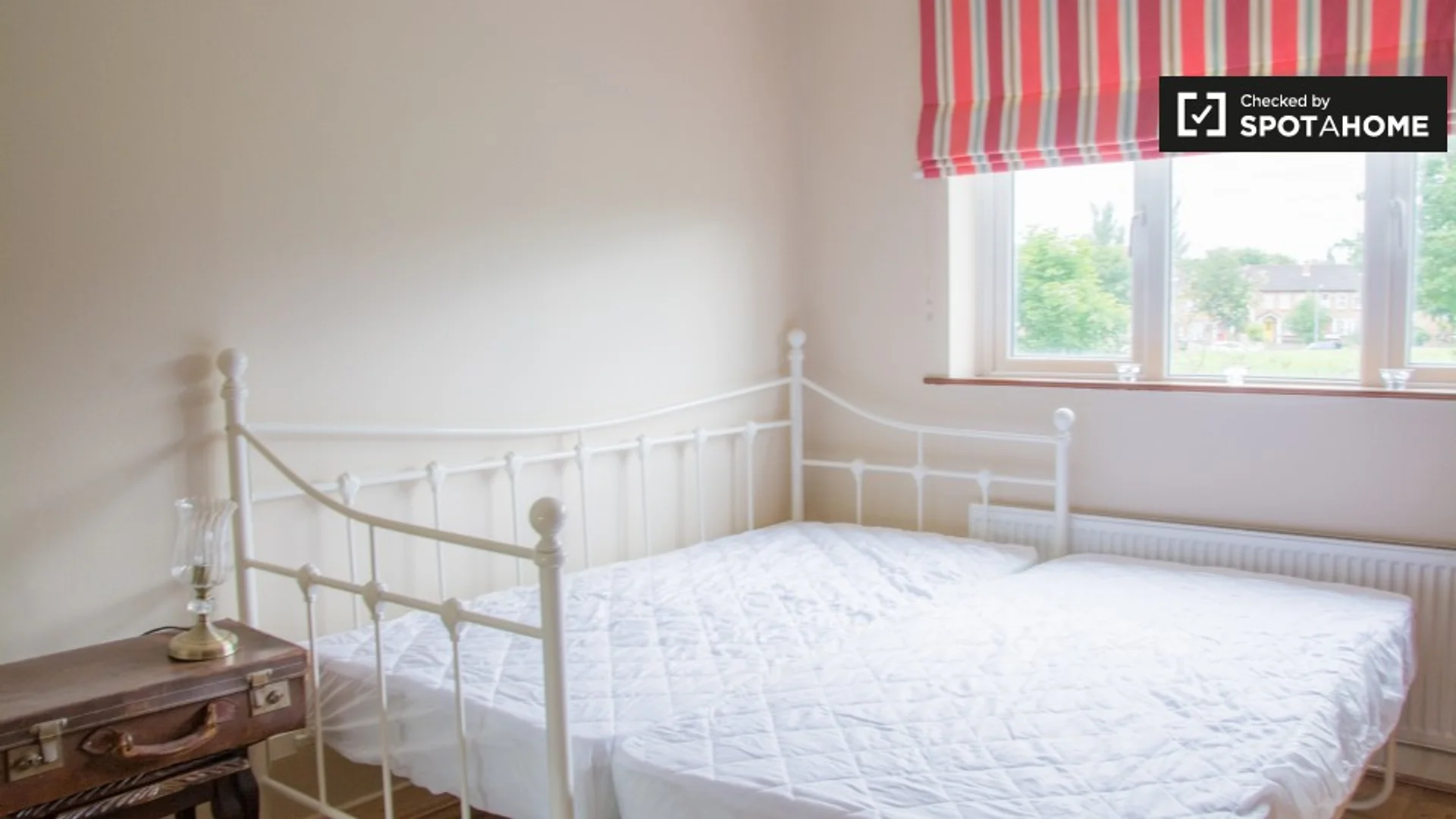 Confortevole e spaziosa stanza per studenti in 