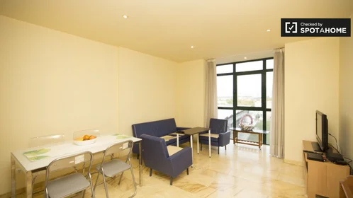 Apartamento inteiro em Calle de José Maria Pemán, imagem 2 de 19