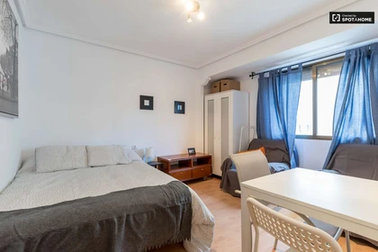 Habitación en alquiler con cama doble Valencia