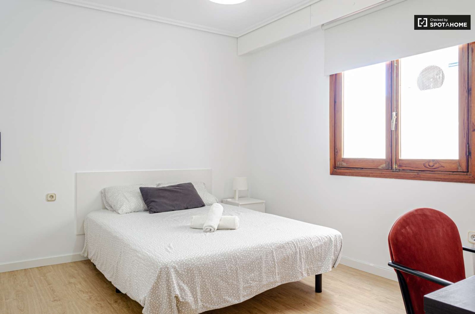 Zimmer mit Doppelbett zu vermieten burjassot