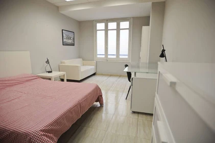 Habitación privada muy luminosa en Valencia