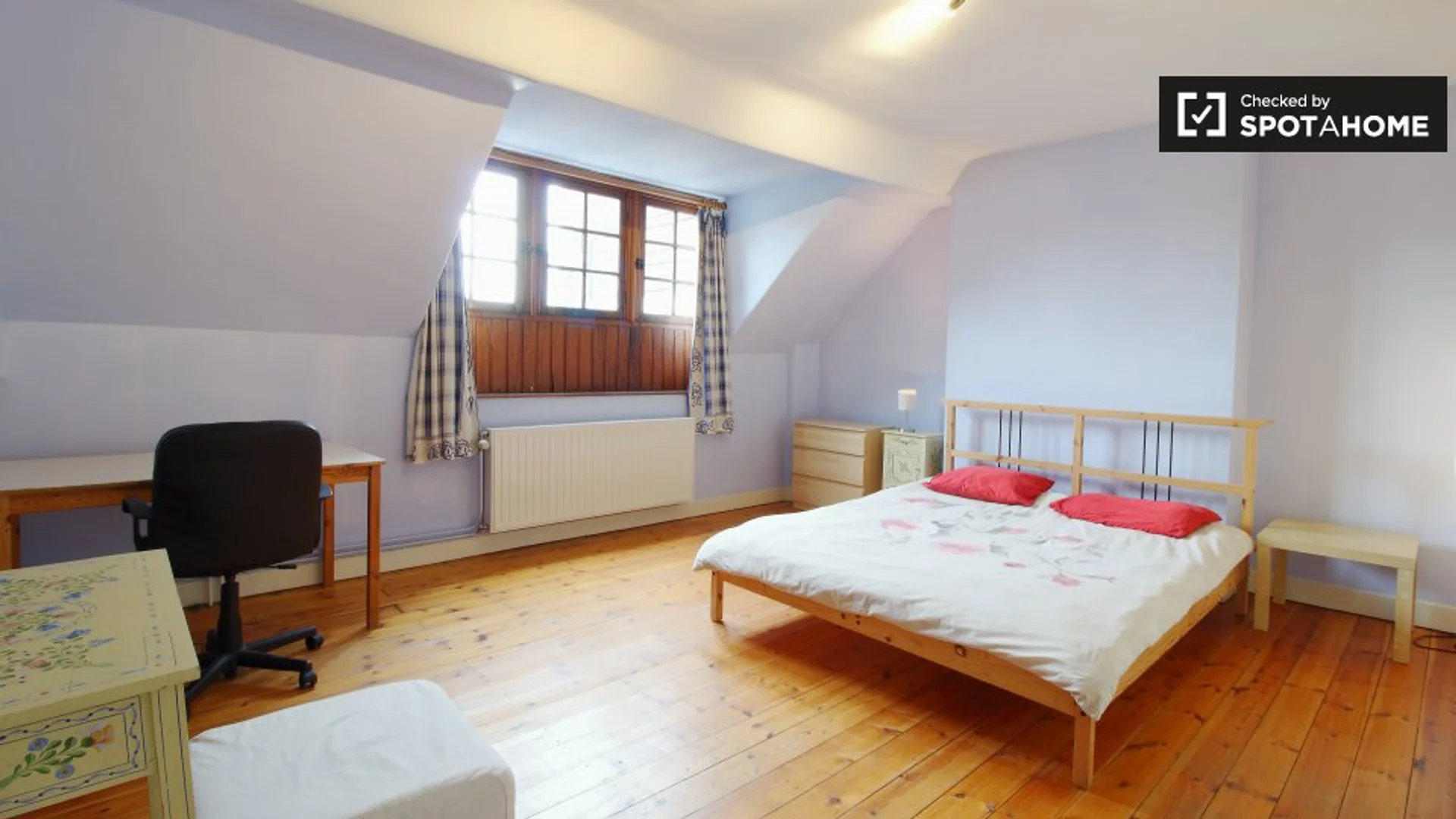 Cozy room for students available in 