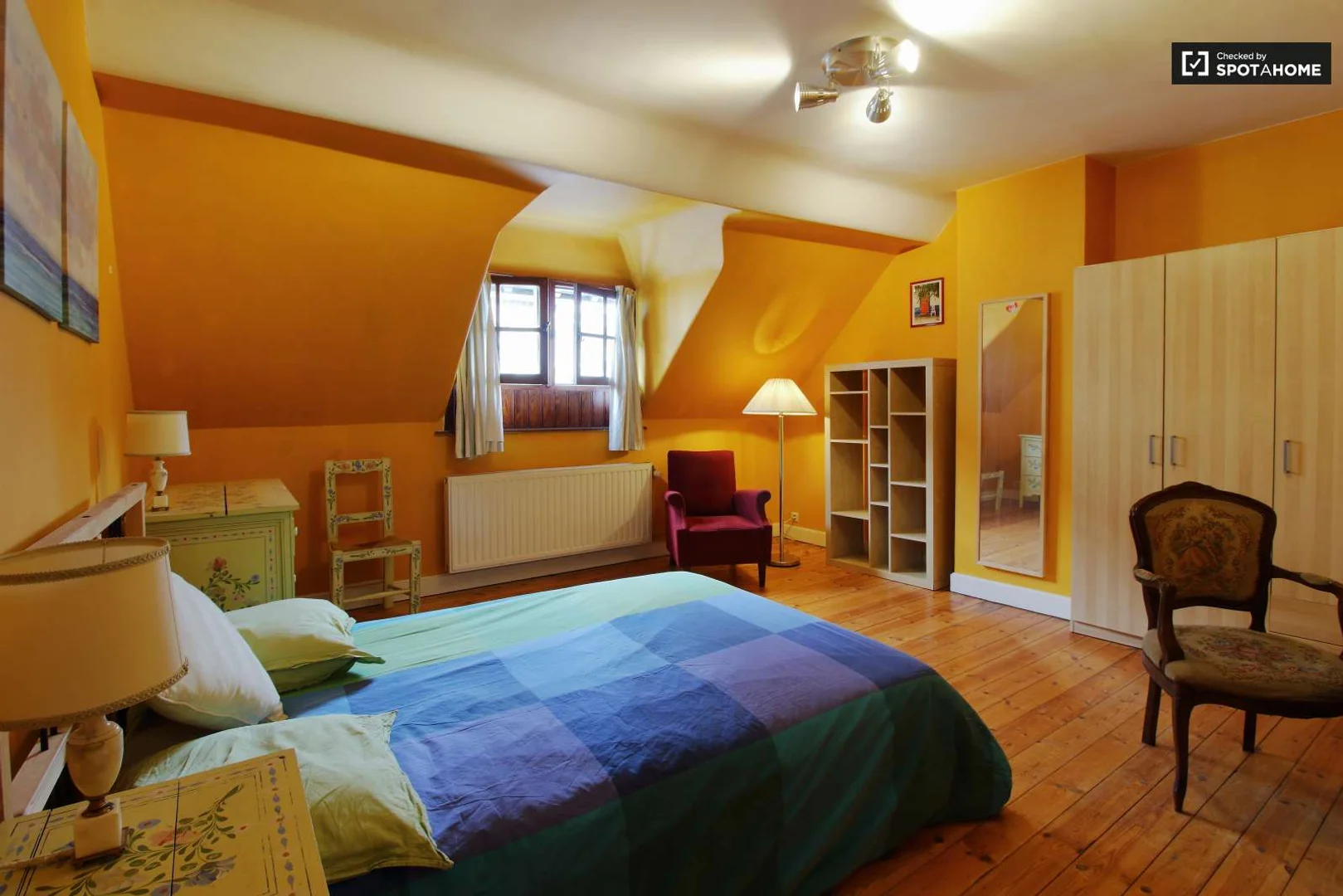 Habitación para estudiantes en  con área de estudio y facilidades compartidas