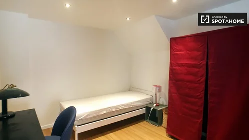 Private room at Rue Auguste Lambiotte, 1030 Schaerbeek, Belgium, image 6 of 19