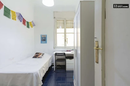 Room for rent in a shared flat in Madrid