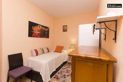 Quarto para alugar com cama de casal em Madrid