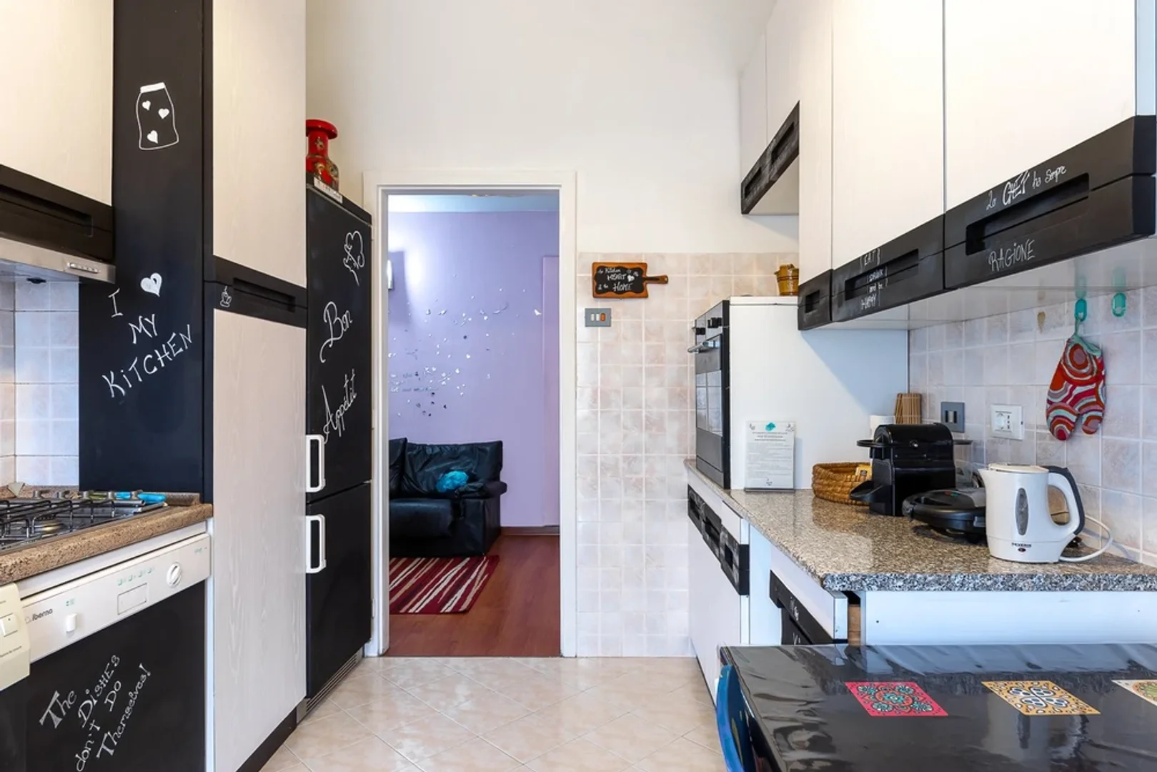 Functional student room perfect for studying in 
