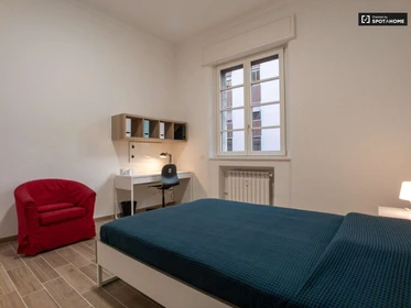 Quarto para alugar com cama de casal em Milano