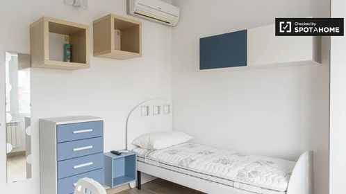 Quarto privado em Via Ponzio Cominio, imagem 2 de 19