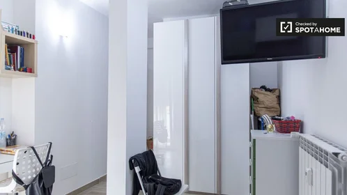 Privatzimmer in der Via Ponzio Cominio, bild 4 von 19