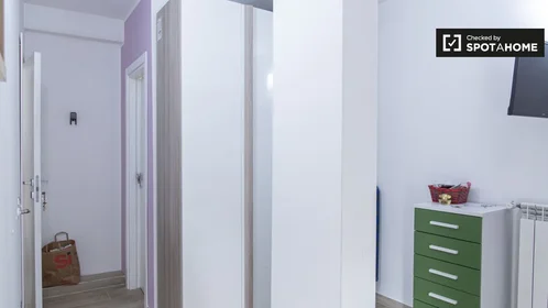Privatzimmer in der Via Ponzio Cominio, bild 5 von 19