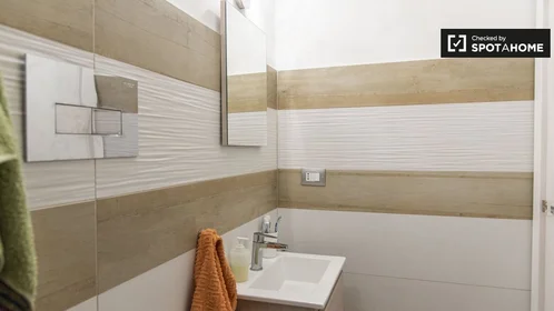 Privatzimmer in der Via Ponzio Cominio, bild 10 von 19