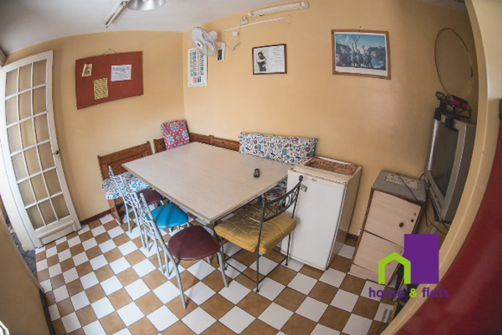 Camera per studenti economica vicino al campus a 