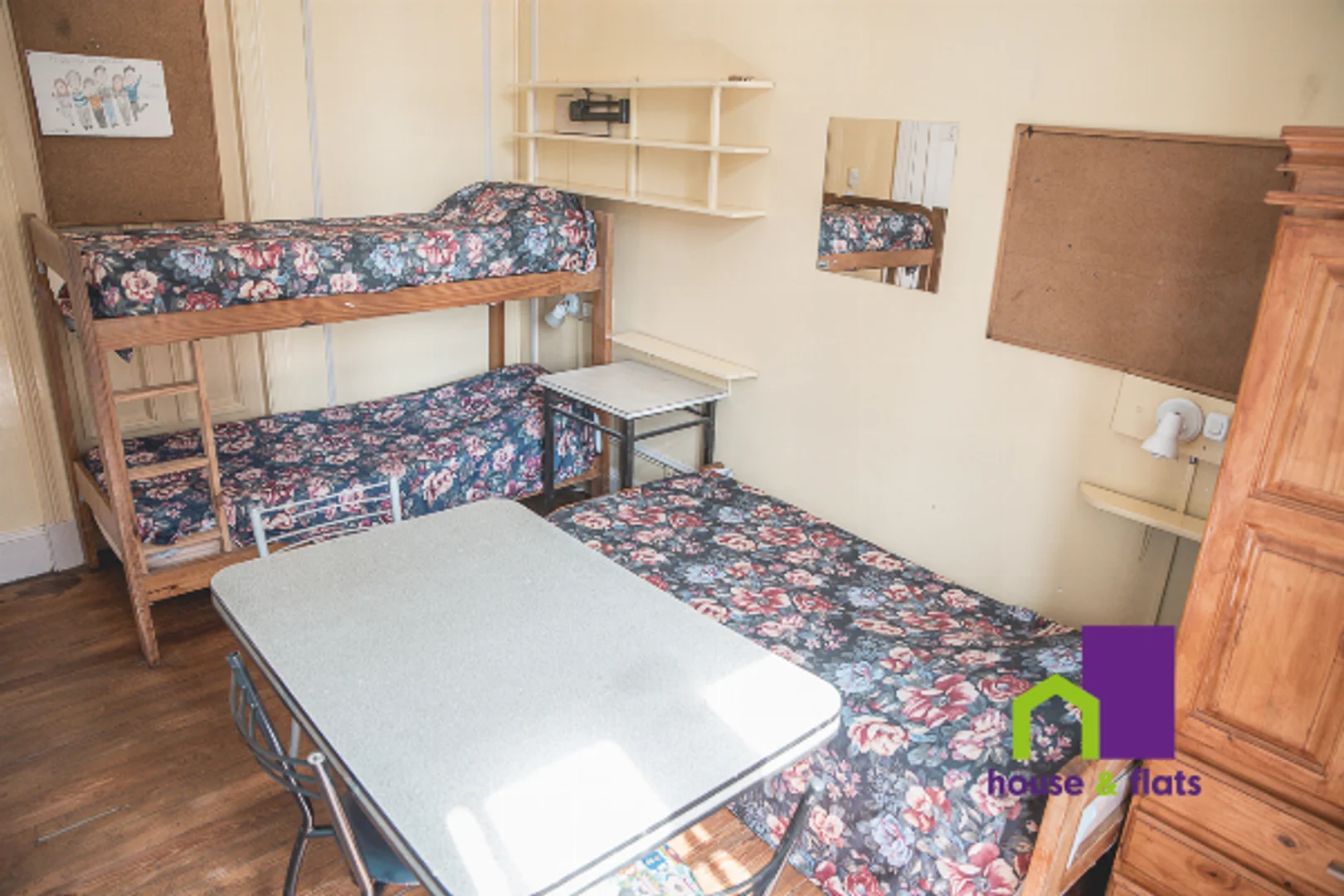 Chambre d'étudiant fonctionnelle parfaite pour étudier dans 