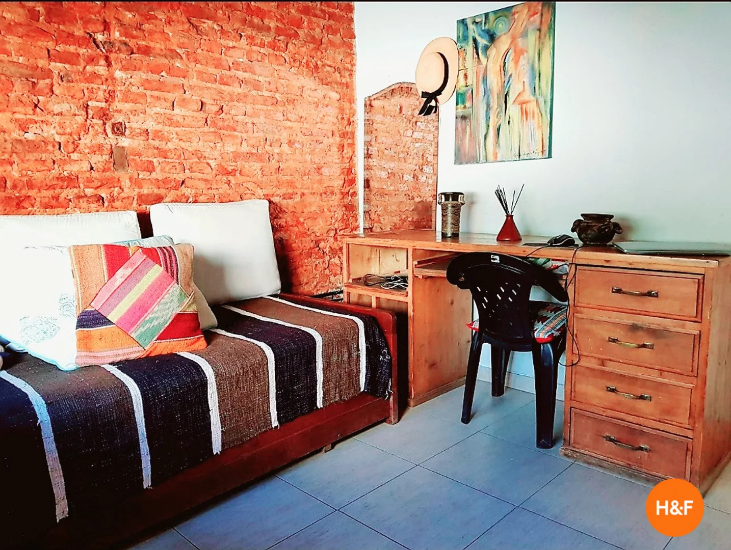 Habitación estudiantil económica cerca del campus en 