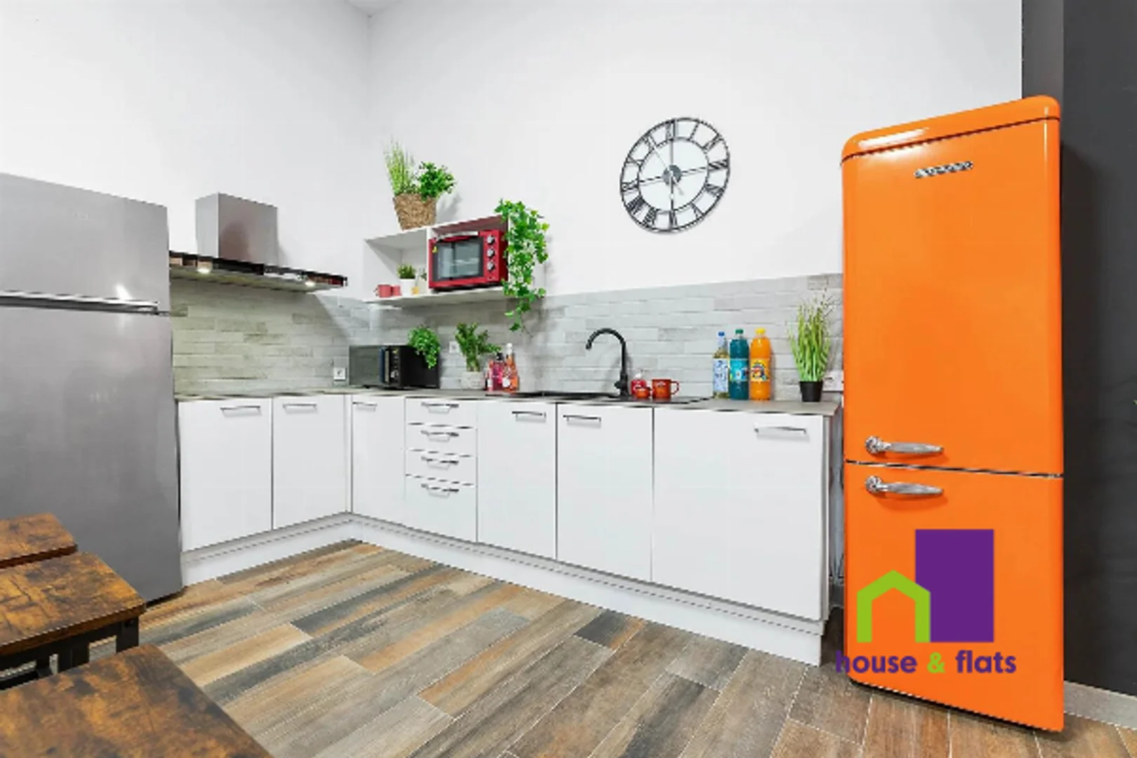 Comfortable and spacious student room in 