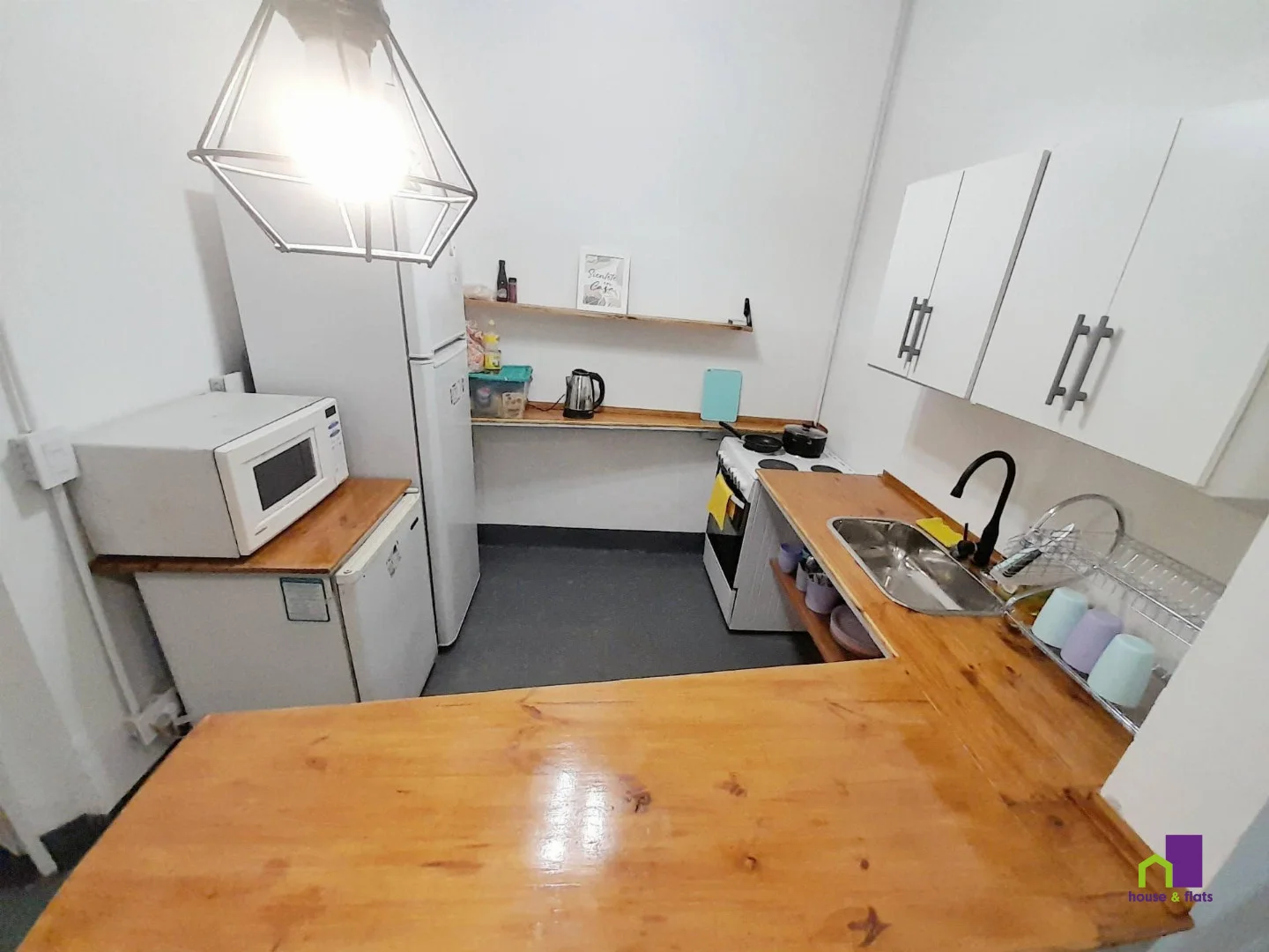 Economical student room with convenient location in