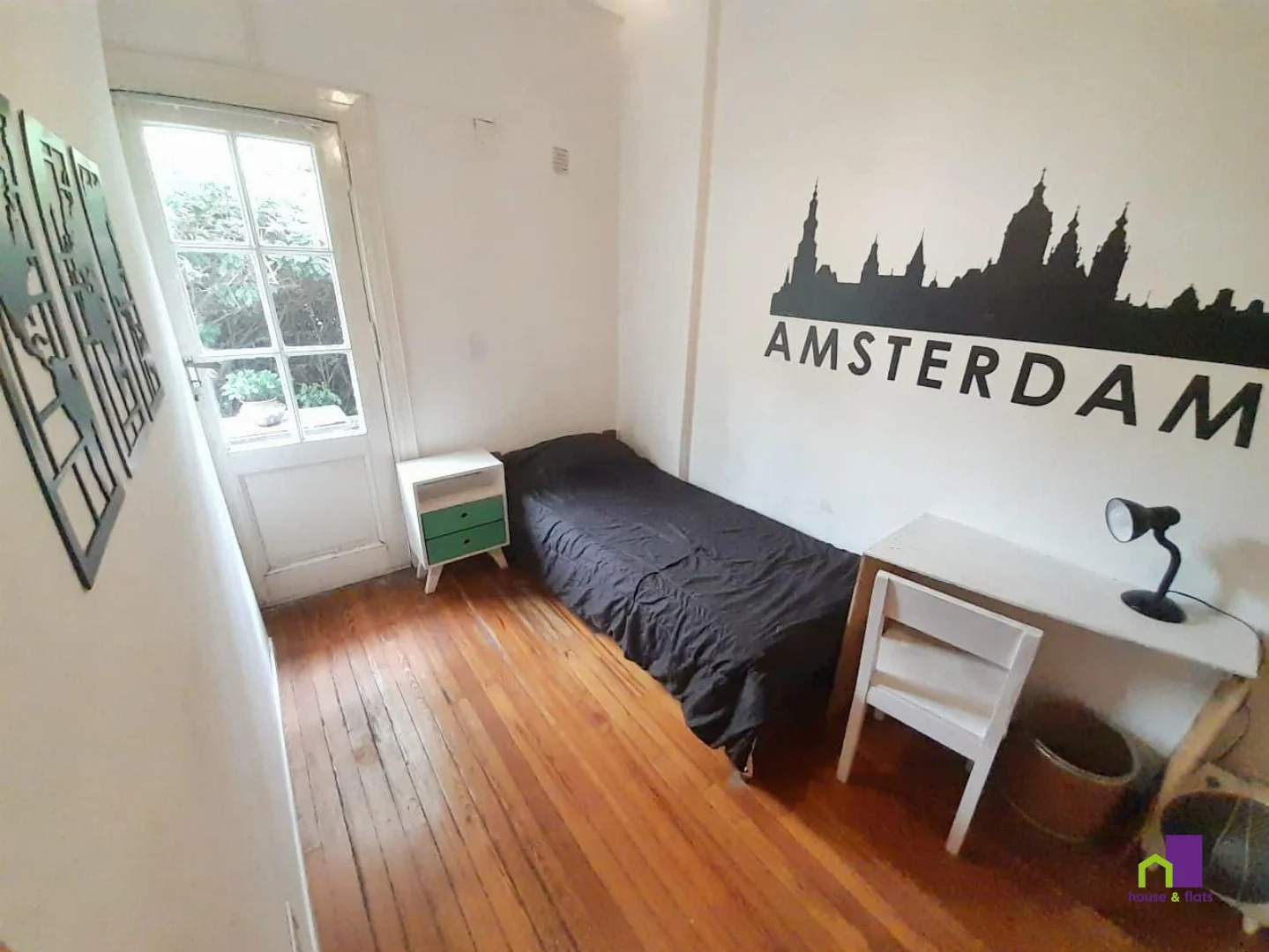 Room for rent in student apartment in , fully furnished