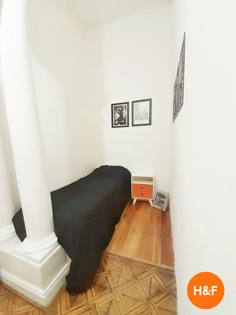 Room for rent in student apartment in , fully furnished