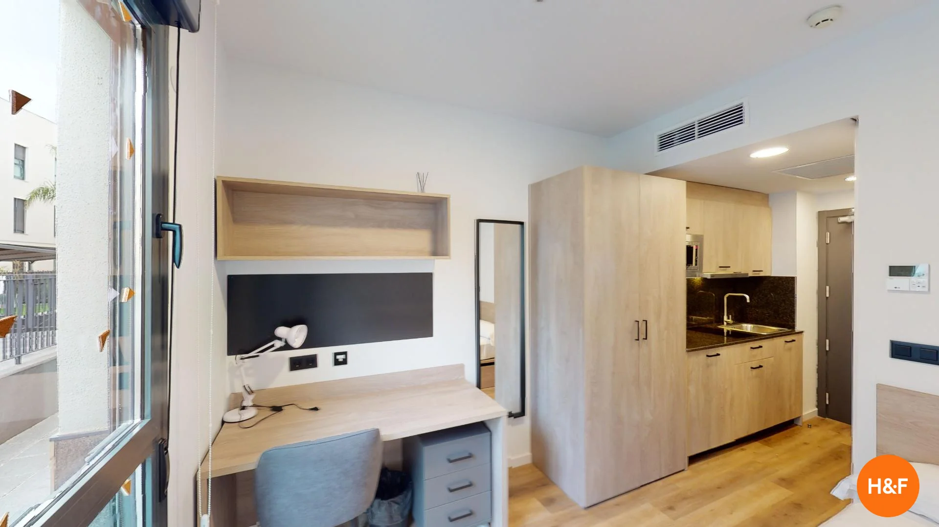 Chambre confortable pour étudiants disponible dans 