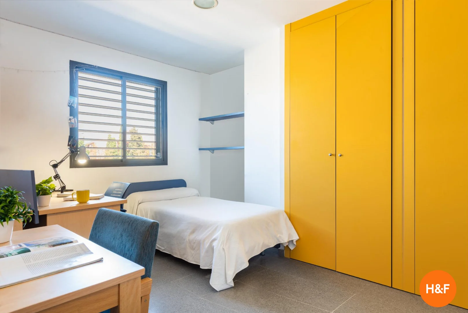 Economical student room with convenient location in 