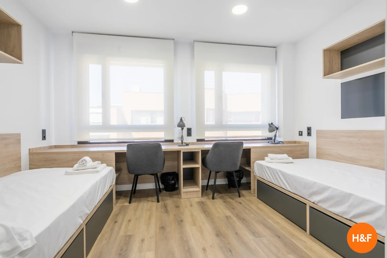 Chambre confortable pour étudiants disponible dans 