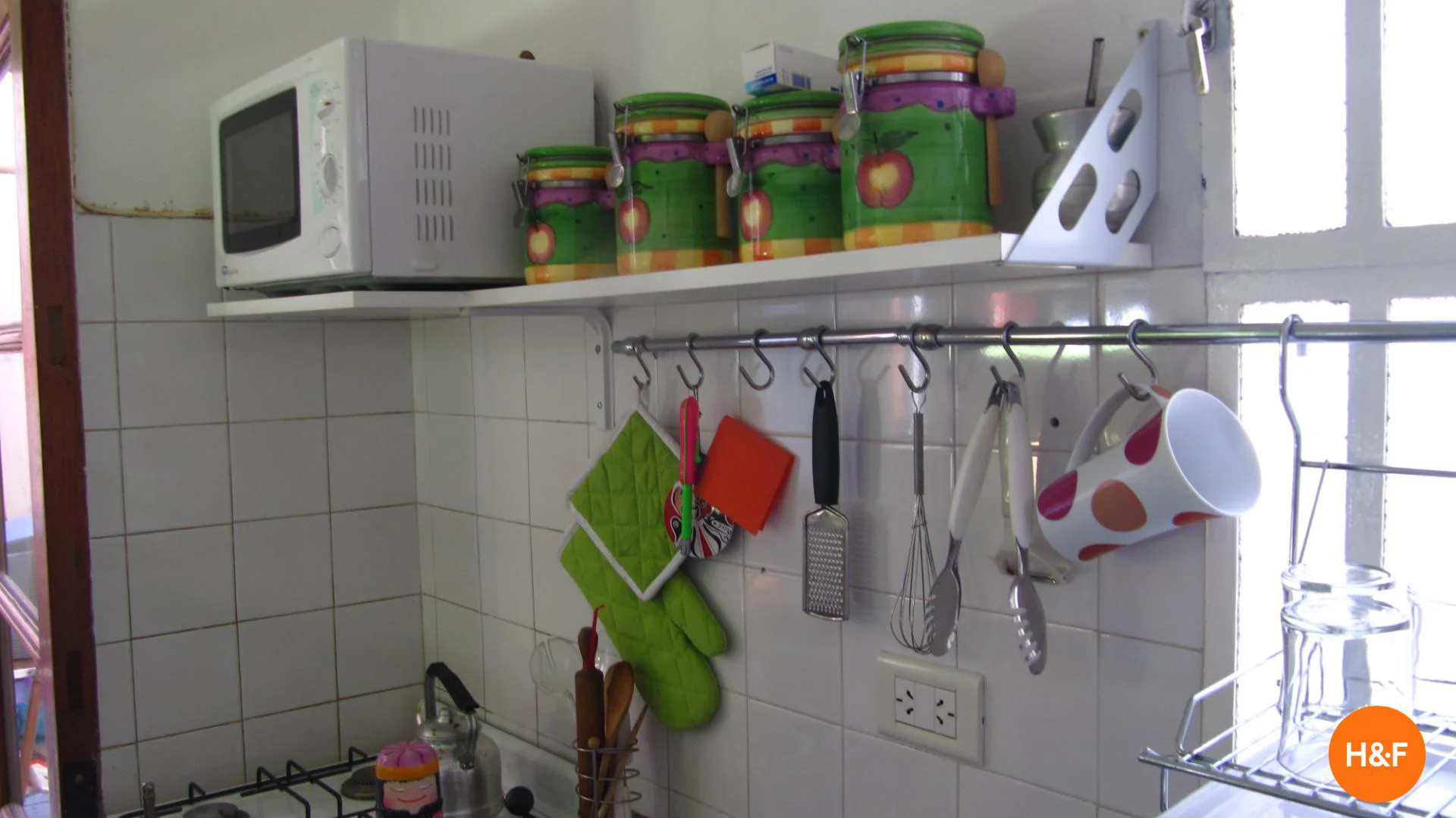 Economical student room with convenient location in