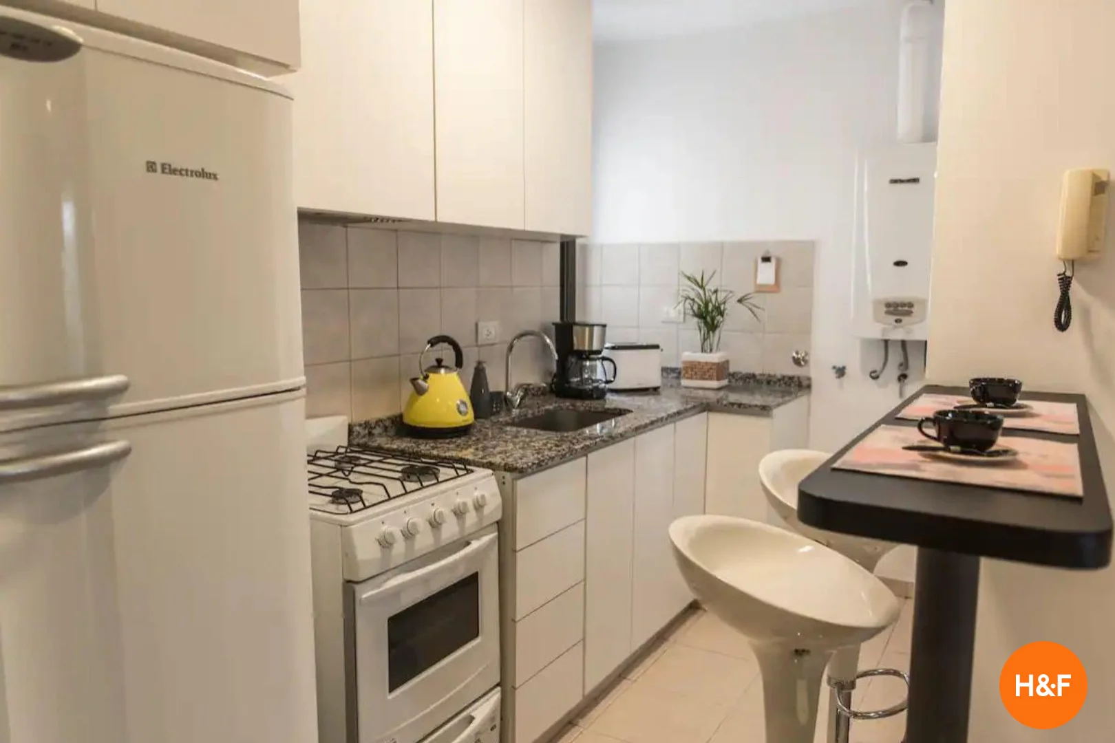 Av. Marcelo T. de Alvear 868, X5000KGY Córdoba, Argentina