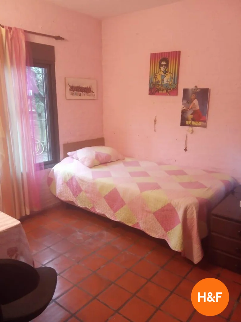 Budget-friendly student room close to campus in 