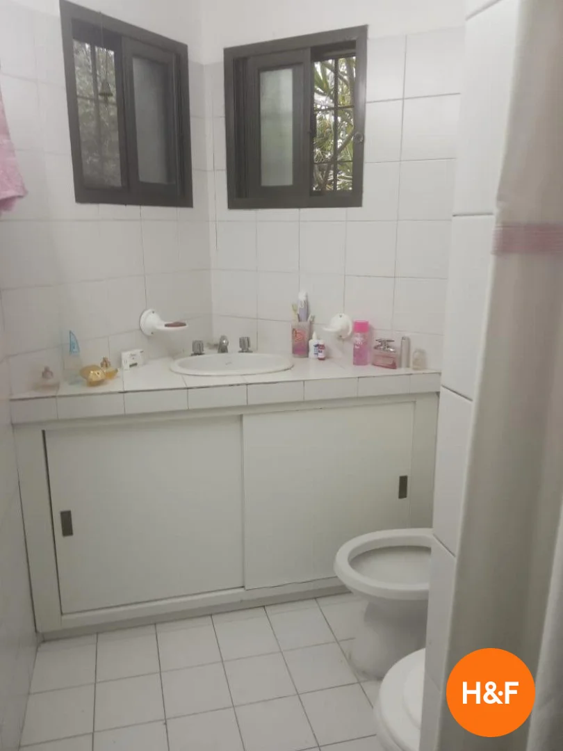 Comfortable and spacious student room in 