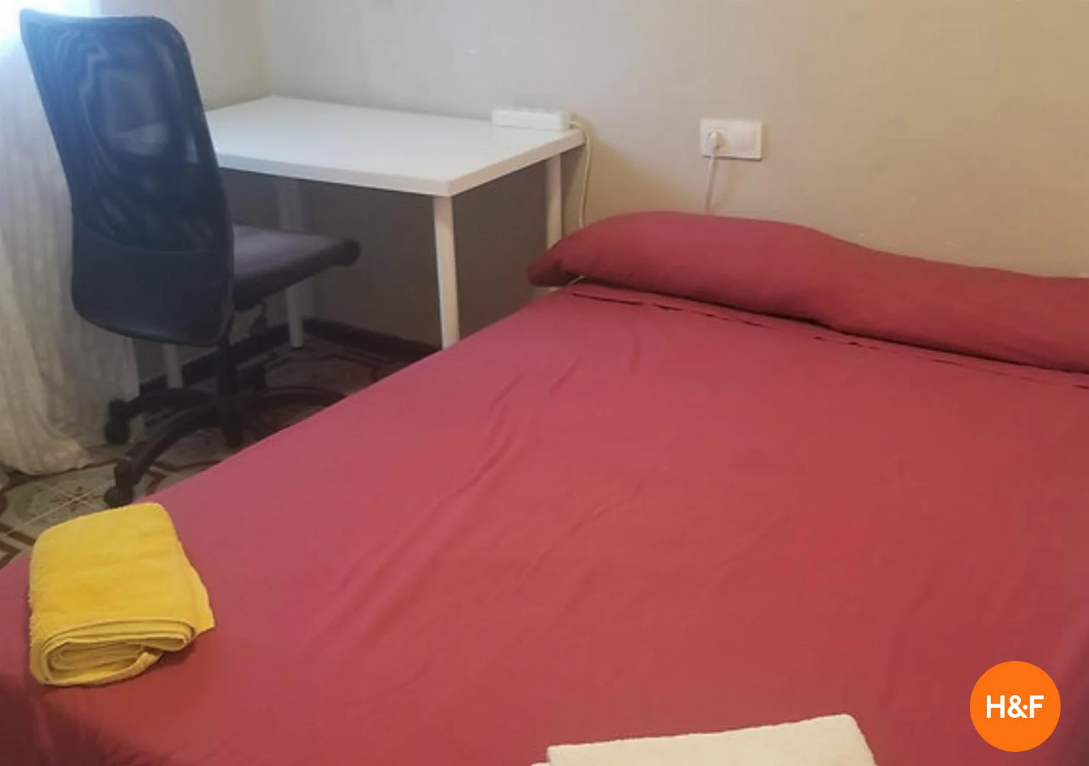 'de öğrenci dairesinde, tamamen mobilyalı kiralık oda