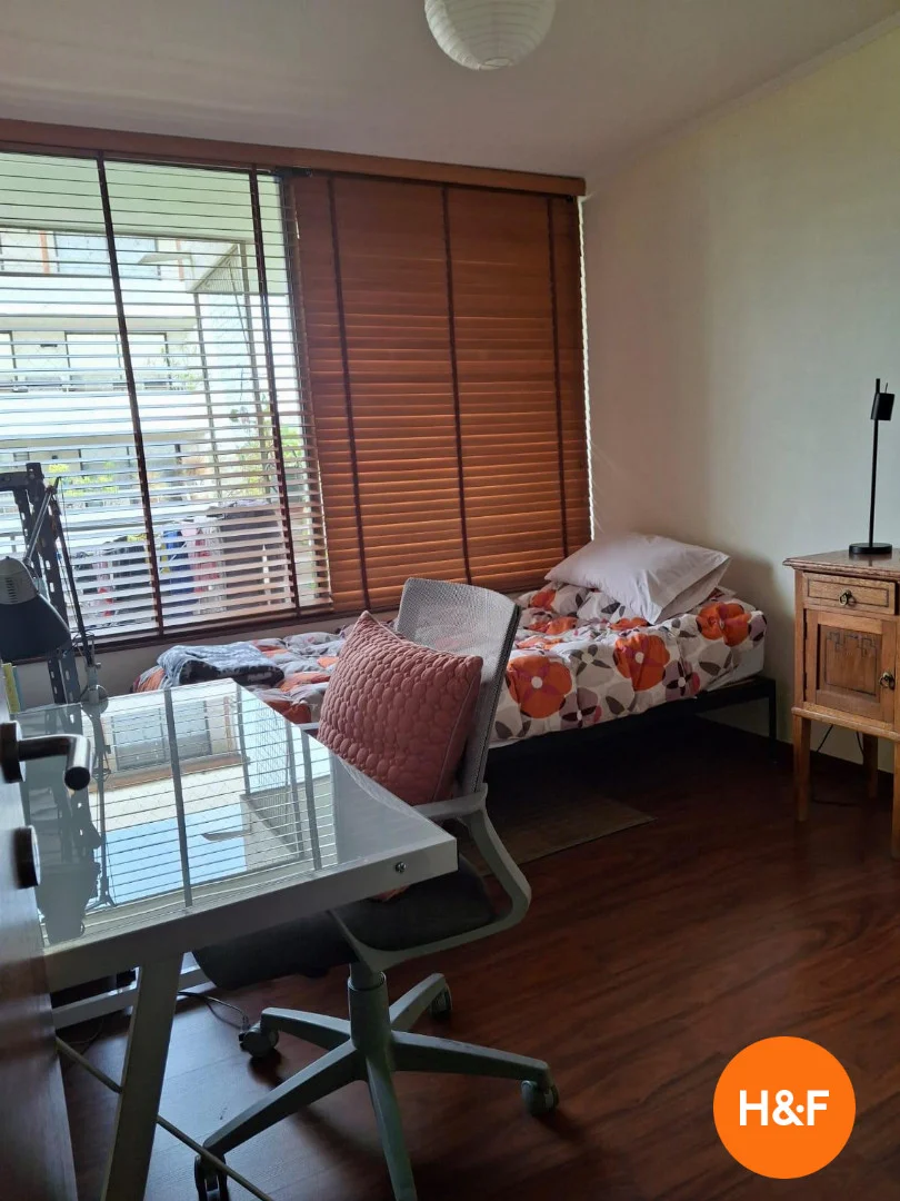 Quarto para alugar em apartamento de estudantes em , totalmente mobilado