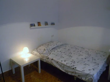 Quarto para alugar com cama de casal em Valencia