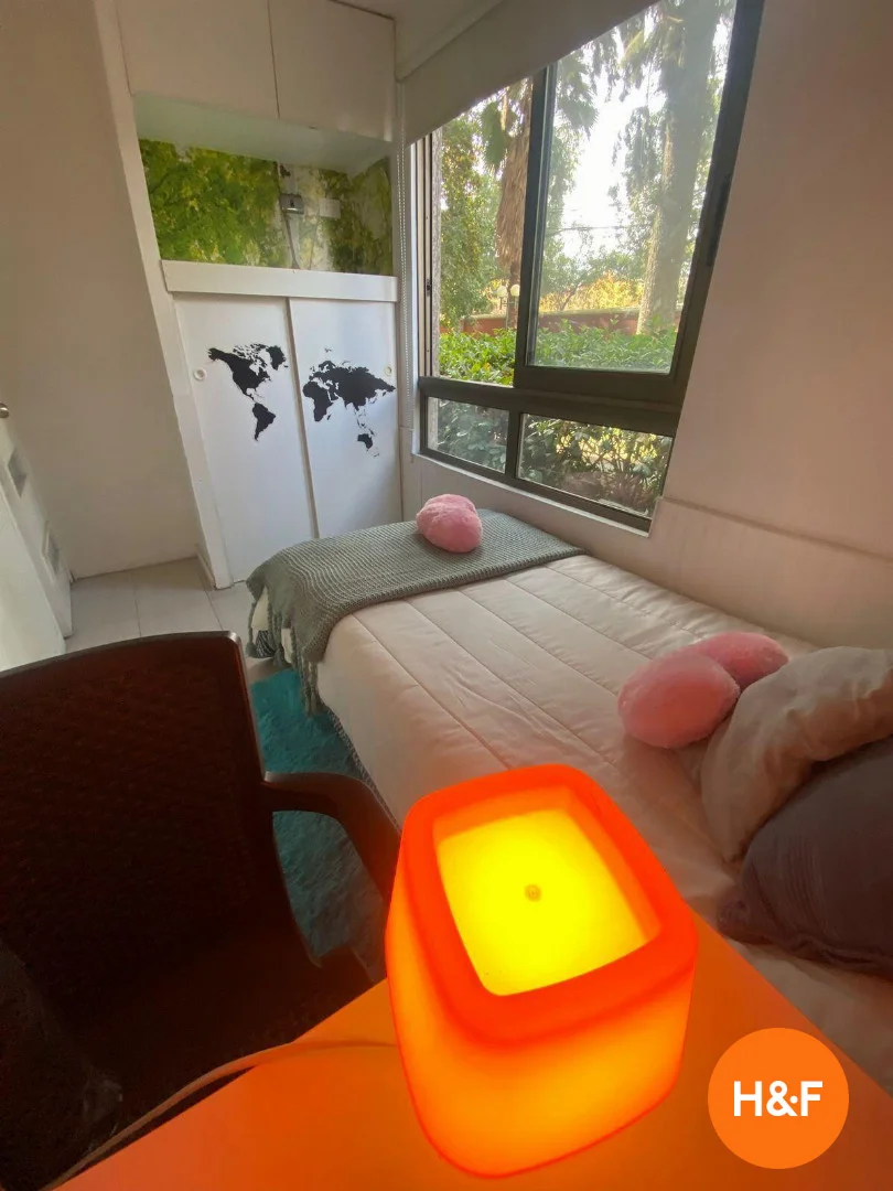 Quarto de estudante económico com localização conveniente em 