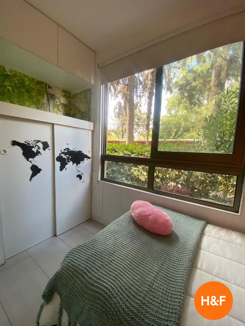 Quarto de estudante económico com localização conveniente em 