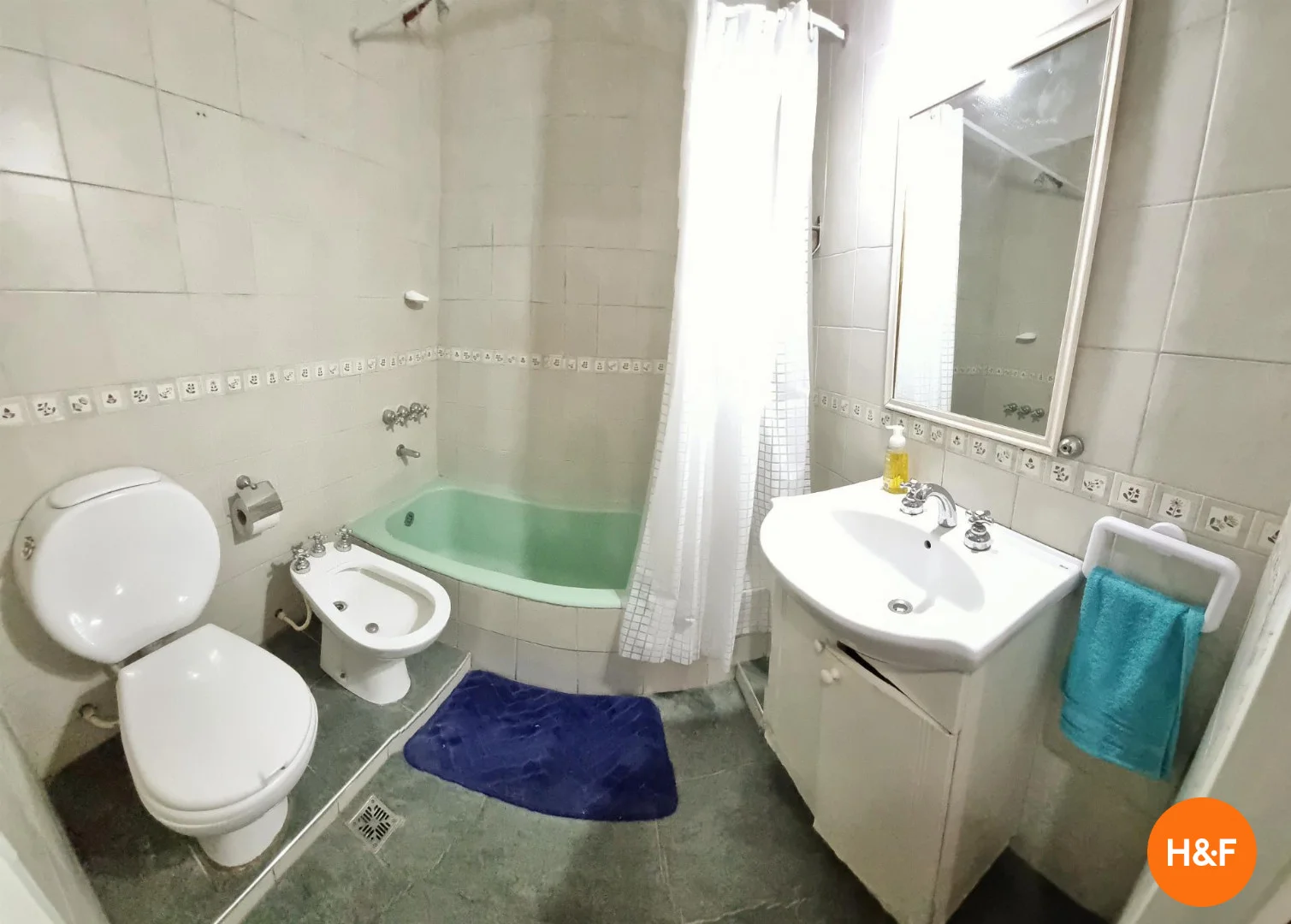 Habitación estudiantil económica con ubicación conveniente en
