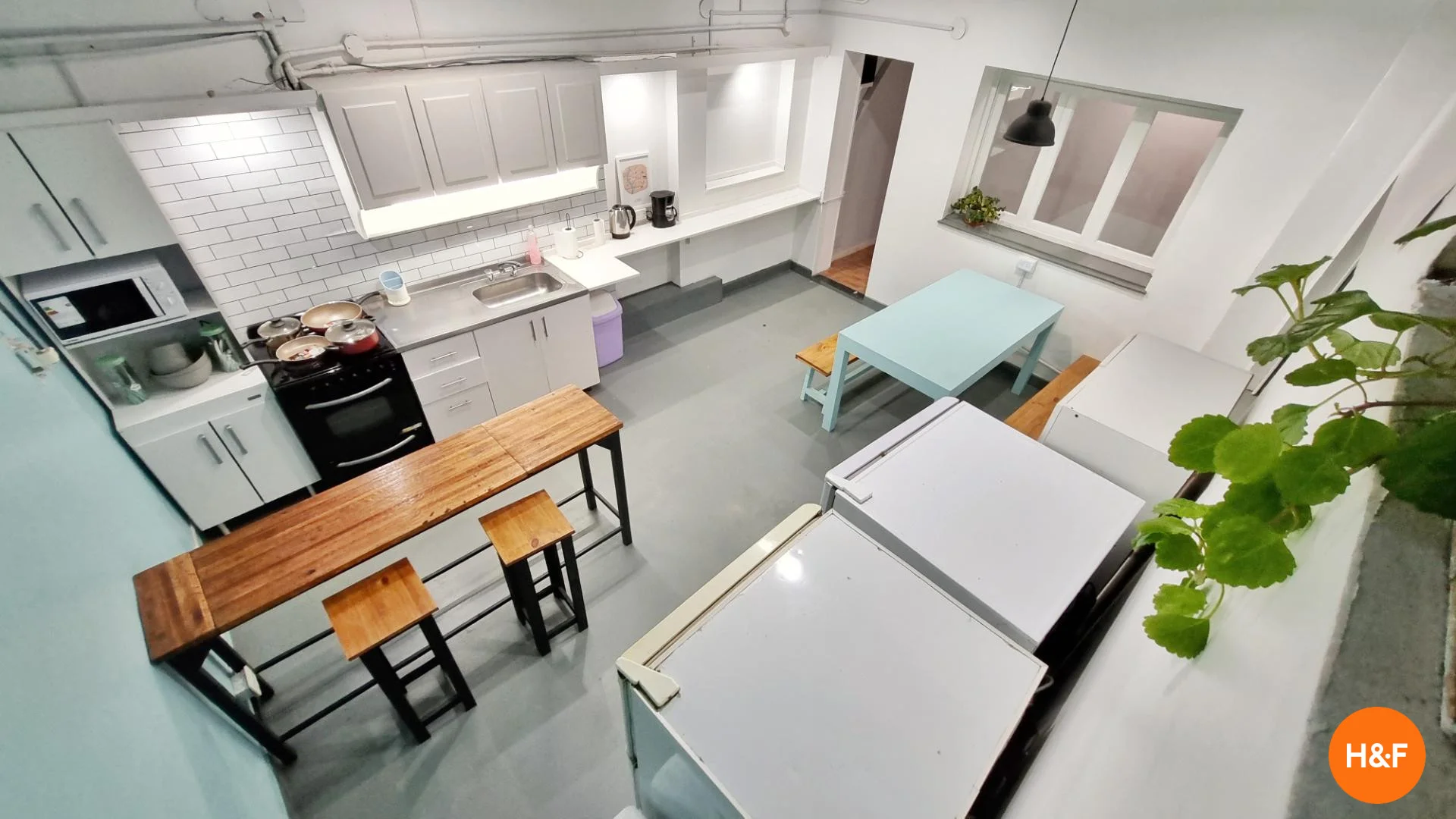 Habitación asequible para estudiantes con buena iluminación en