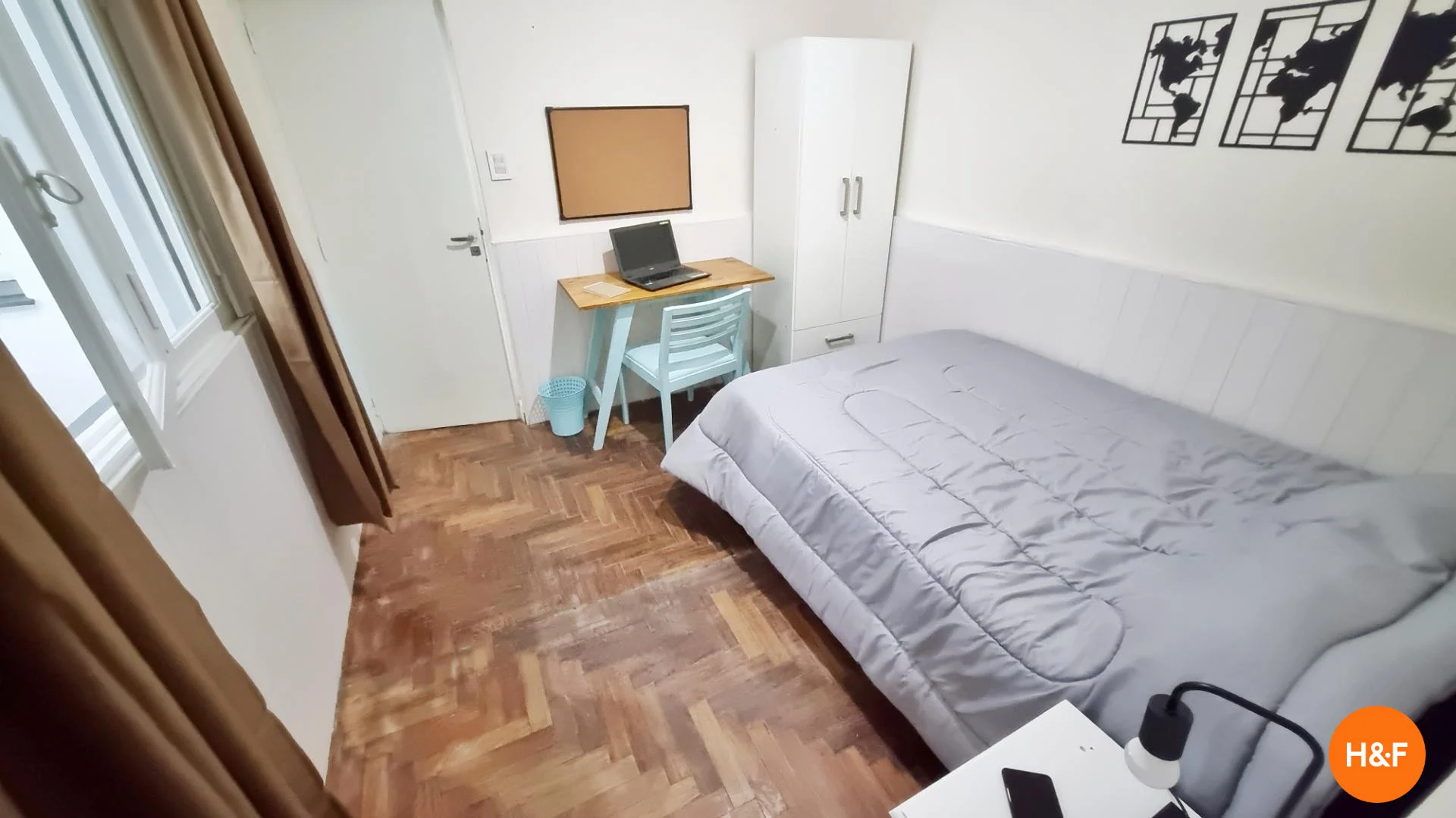 Student-friendly room in with modern amenities
