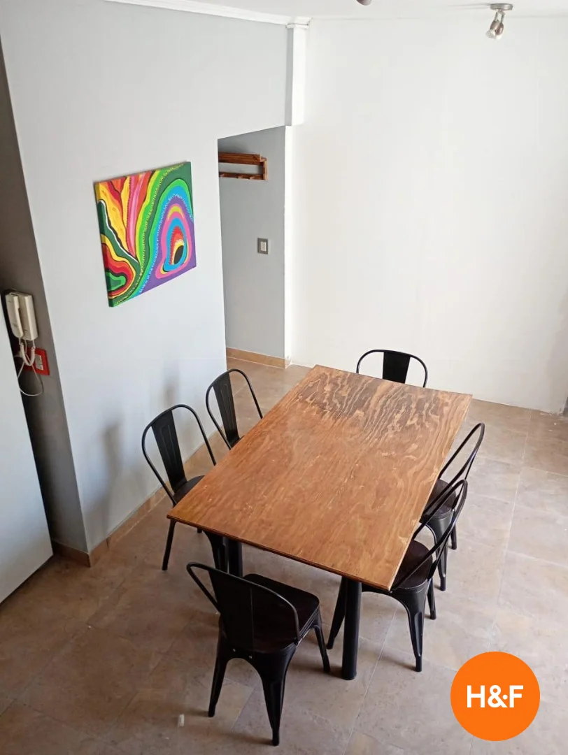 Studentenzimmer in  mit Arbeitsbereich und Gemeinschaftseinrichtungen