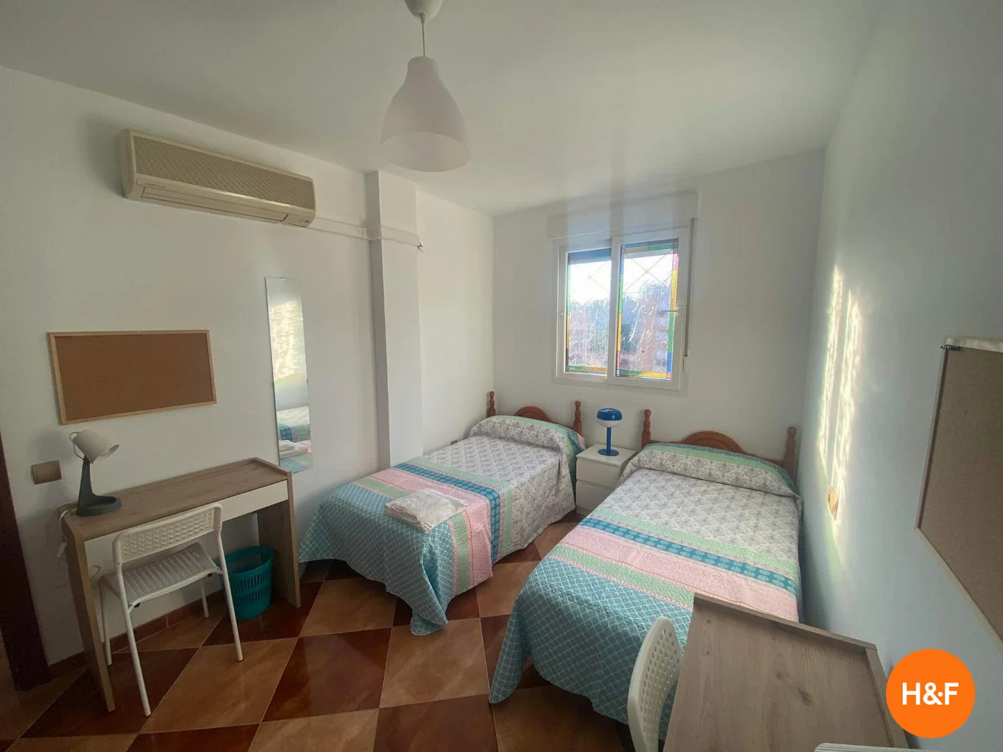  bölgesinde konforlu ve ferah öğrenci odası