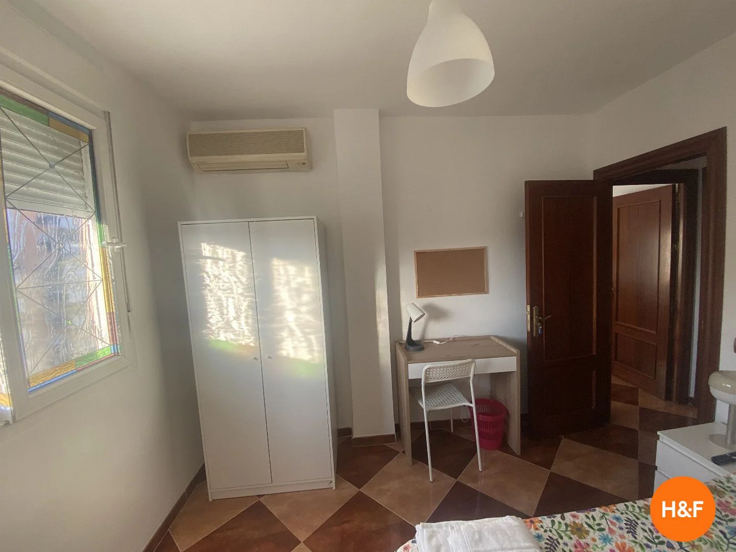 Zimmer in Studentenwohnung in  zu vermieten, voll möbliert